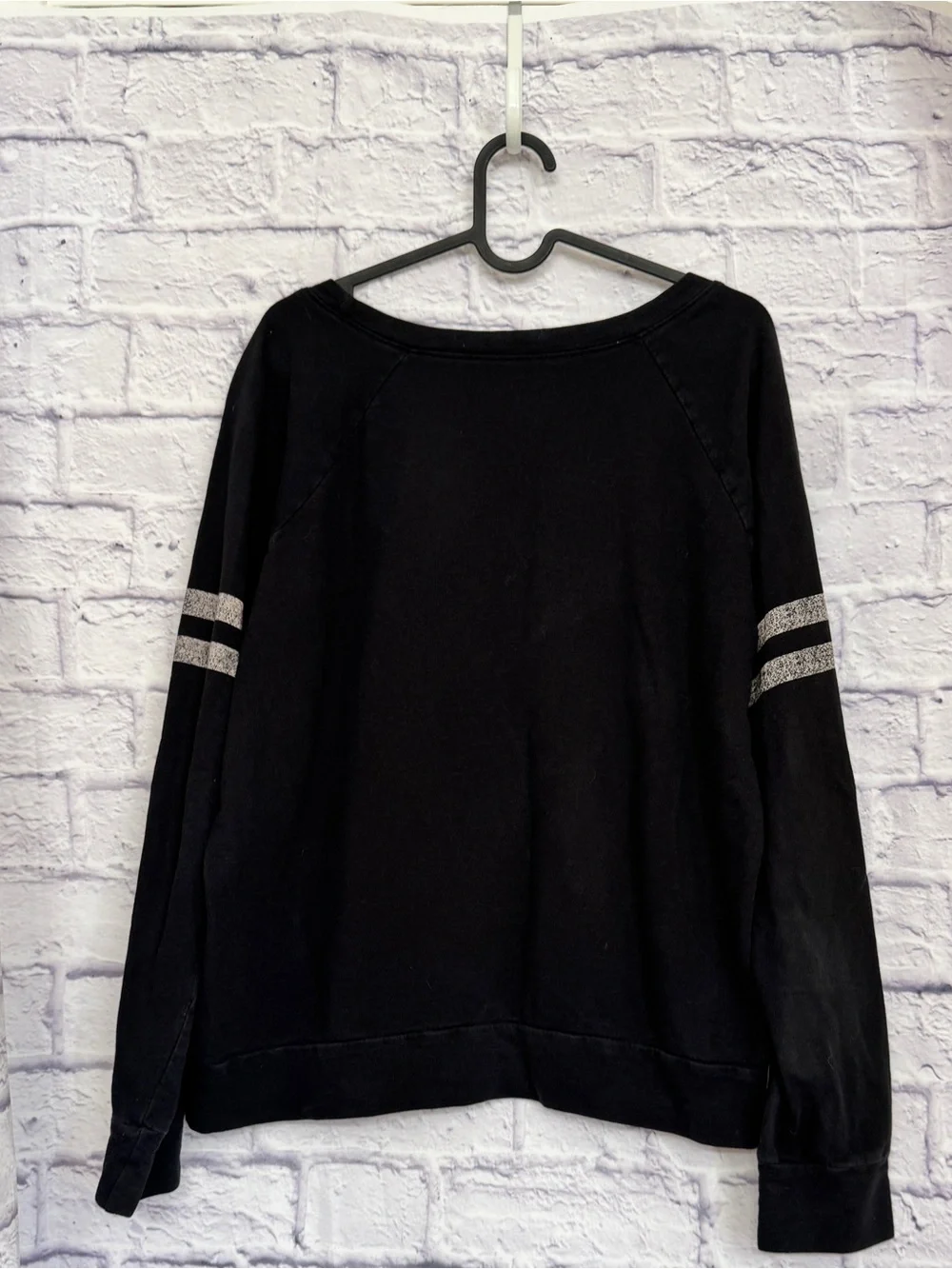 Warner Bros. Hogwarts Black Crewneck Sweatshirt with Multicolor Crest - Picture 2 of 3